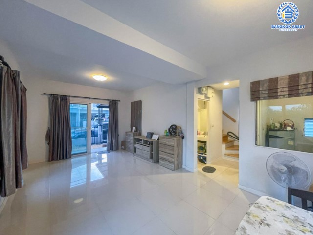 *****บ้านเดี่ยวมือสอง ม. อินนิซิโอ ปิ่นเกล้า-ศาลายา เนื้อที่ 50.40 ตร.ว. มาพร้อมฟังก์ชัน 3 ห้องนอน 2 ห้องน้ำ บ้านสวยพร้อมเข้าอยู่ *แถมเครื่องปรับอากาศ 1 เครื่อง บนทำเลเชื่อมต่อถนนหลายเส้นทาง ใกล้เซ็นทรัลศาลายา และทางด่วน "กาญจนาภิเษก"